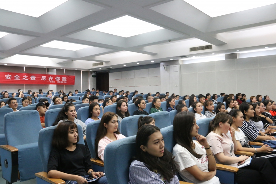 附图02学院组织安全教育.JPG 附图02学院组织安全教育.JPG